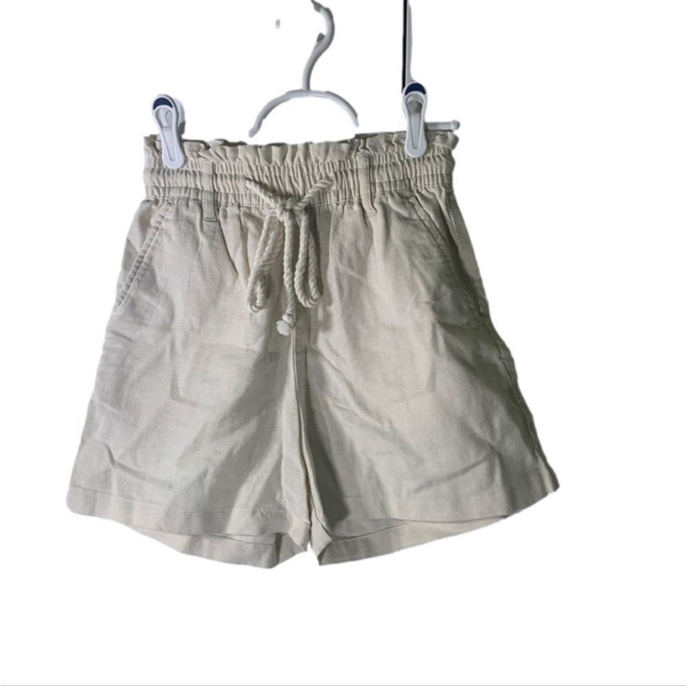 Divided H&M Size 0 Cream Paper Bag Shorts‎
